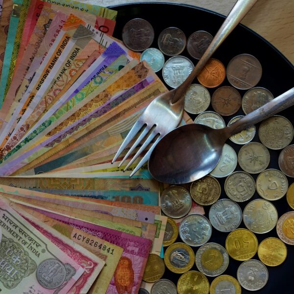 Stabilne źródła dochodów: Jak je znaleźć i utrzymać