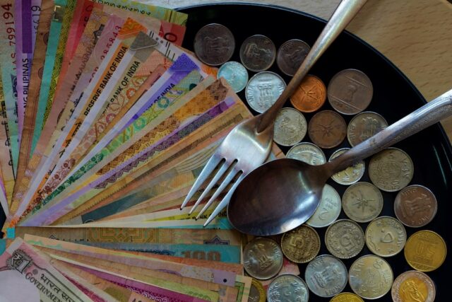 Stabilne źródła dochodów: Jak je znaleźć i utrzymać