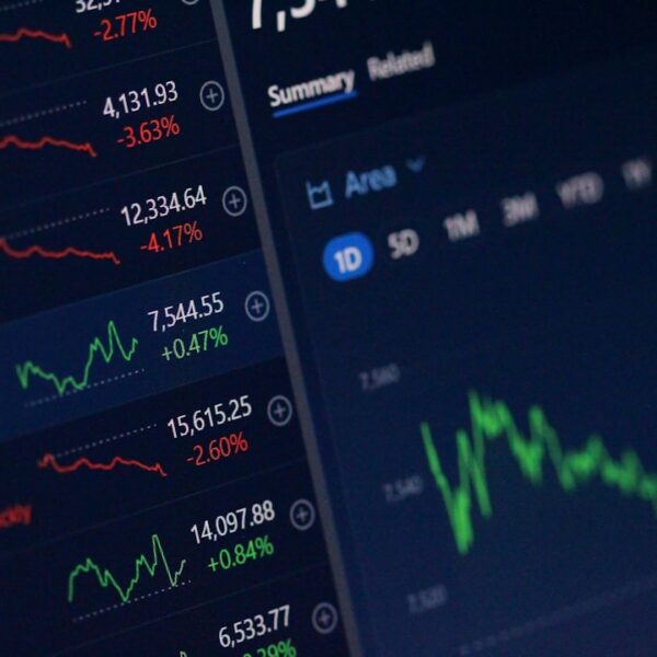 Inwestowanie nadwyżek finansowych: Jak pomnożyć oszczędności